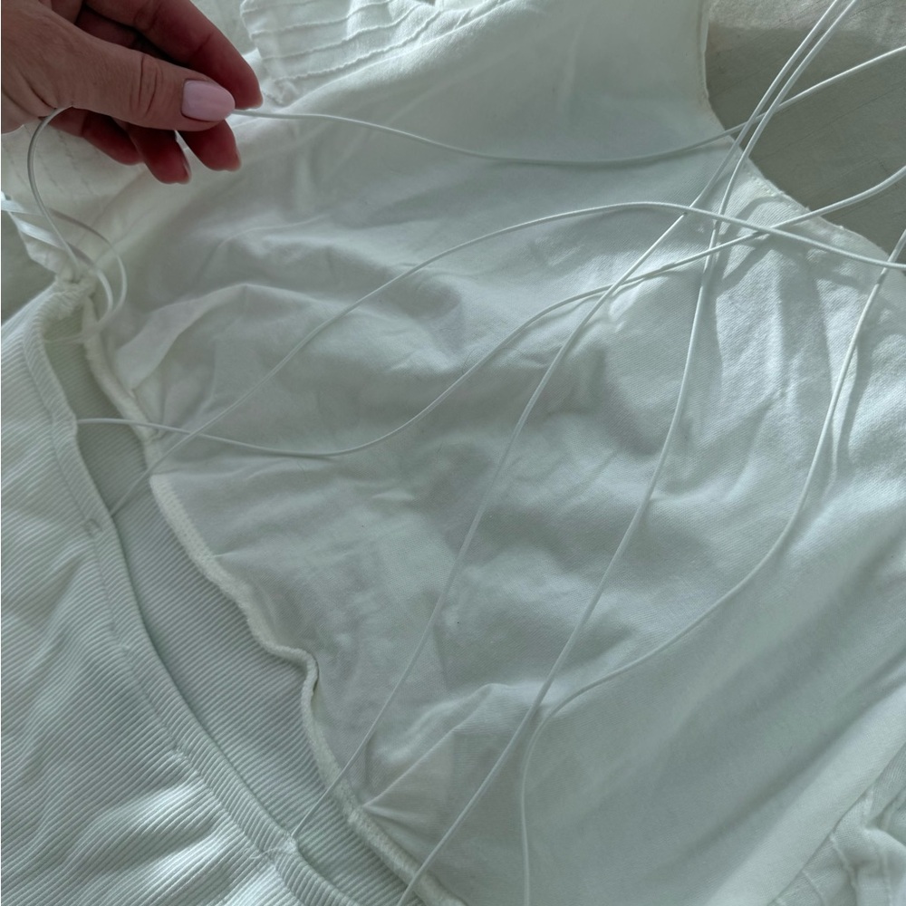 A fitted dress below the knees. White. Size S-M. Zara. - Picture 8 of 10